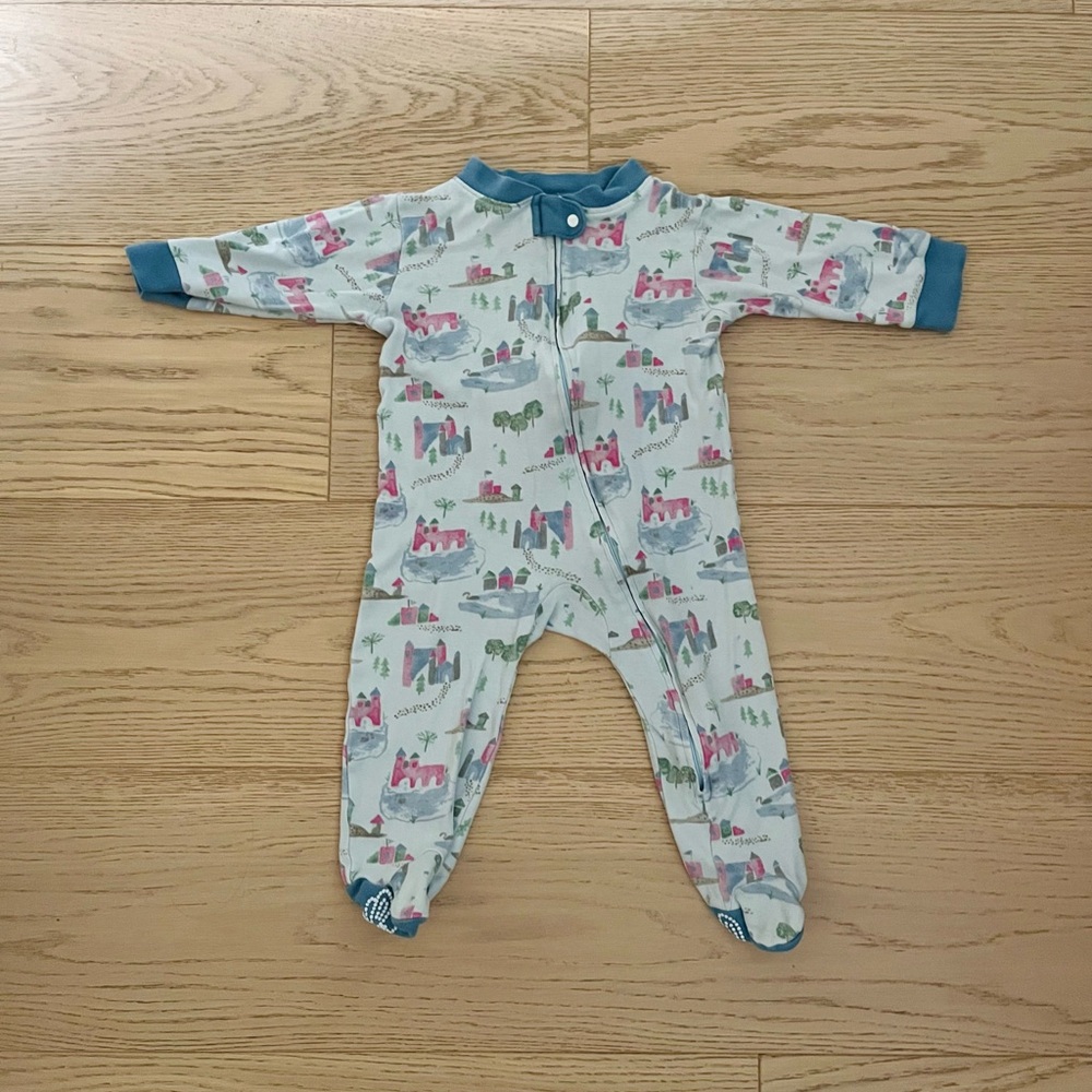 Burt’s Bees Baby 3-6 mo castles fairytale onesie